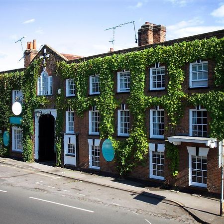 The Talbot Inn Уокинг Экстерьер фото